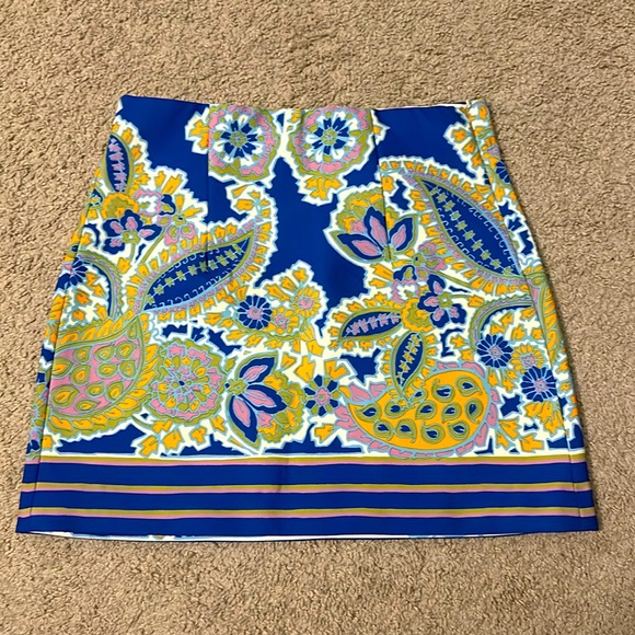 Short printed paisley skirt - Picture 1 of 2